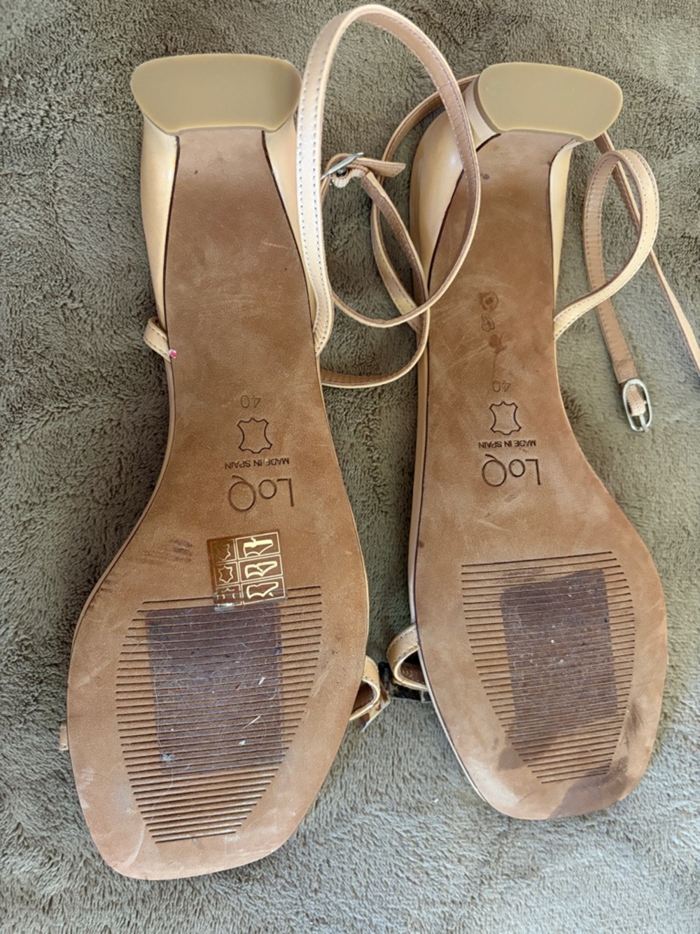 LOQ like new Nude Ankle-Strap Block Heel Sandals with Embellished Front Strap - Picture 6 of 6